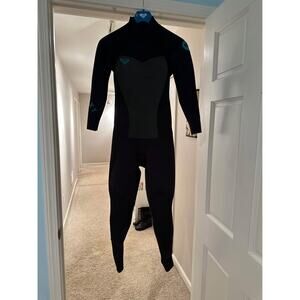 Like New Roxy 5/4/3 Wetsuit Size 6